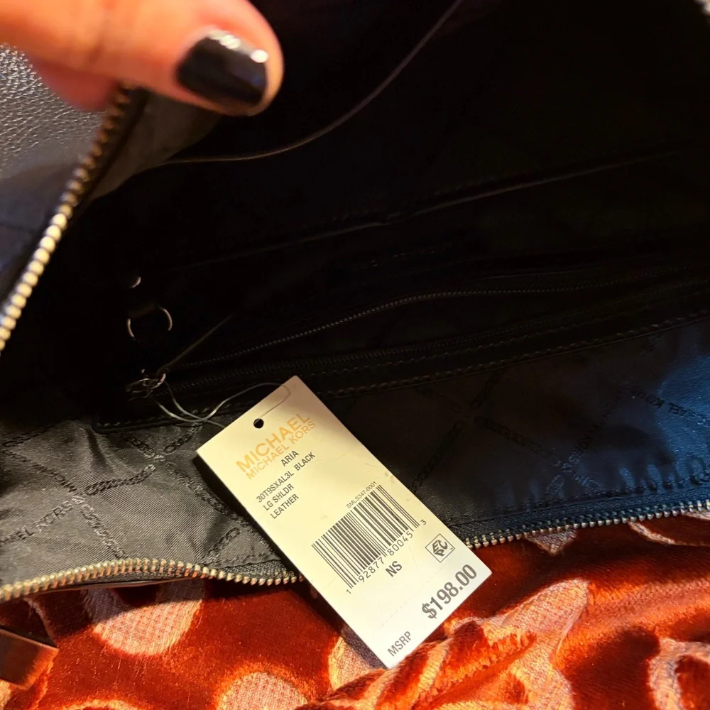 Michael Kors Black Leather Women's Shoulder Bag
